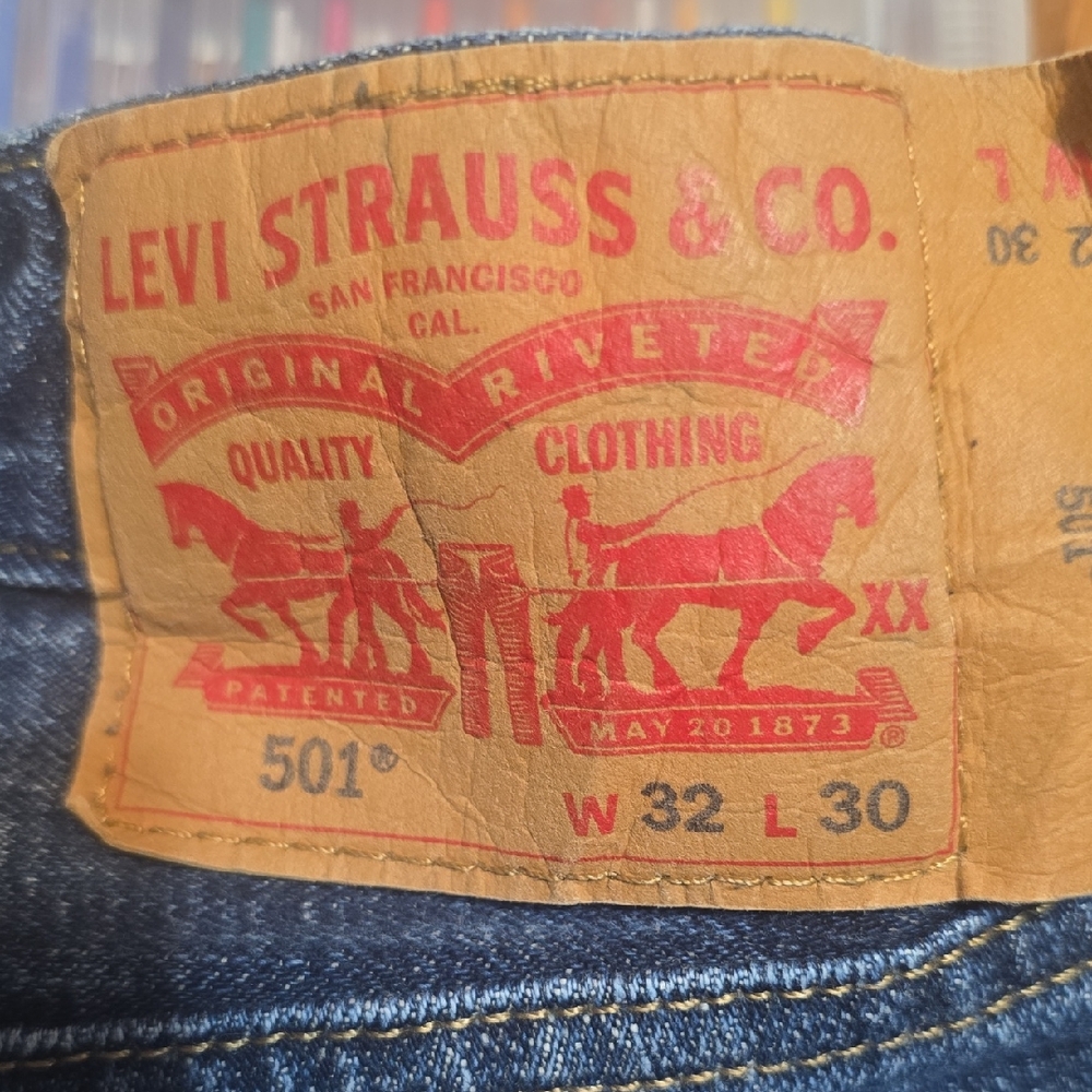 Levi's Men's Straight Leg Jeans Dark Blue with Tan Patch